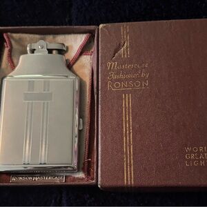 Ronson Silver Lighter - Elegant Men's Accessory